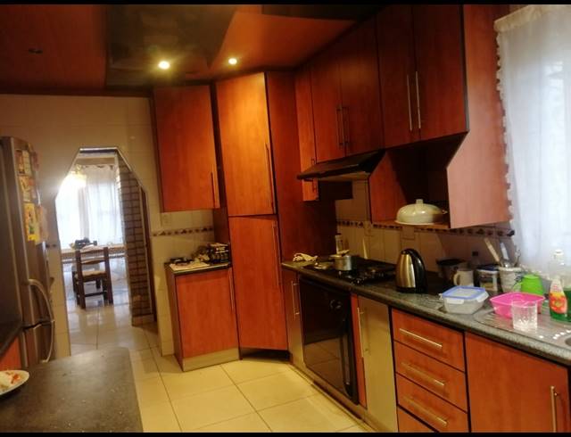 5 BEDROOM HOUSE FOR SALE IN BEDWORTH PARK